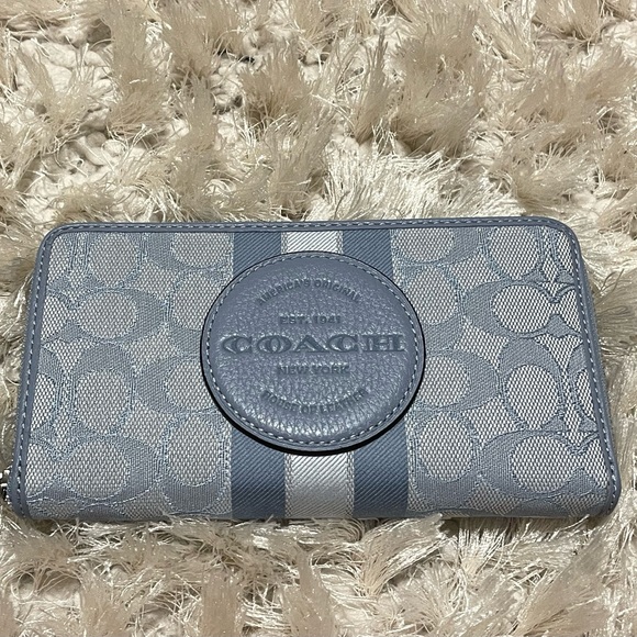 🆕Dempsey Large Phone Wallet In Signature Jacquard With Stripe And Coach Patch - Picture 6 of 13